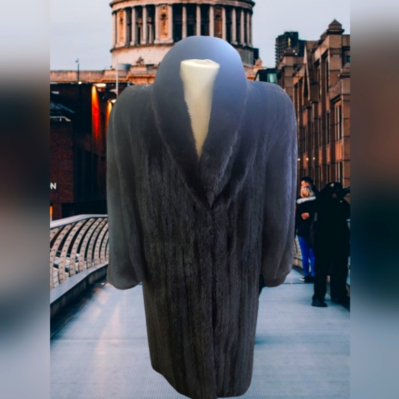 Genuine Mink Coat, Made in Italy Milano, Designed by Marko Gianote. - Picture 1 of 11